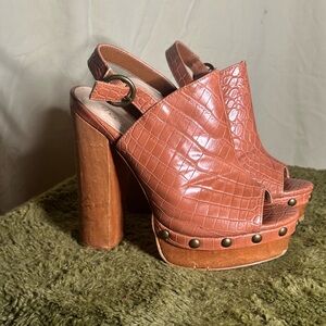 Shoe Dazzle Brown Croc-Embossed Platform Heels